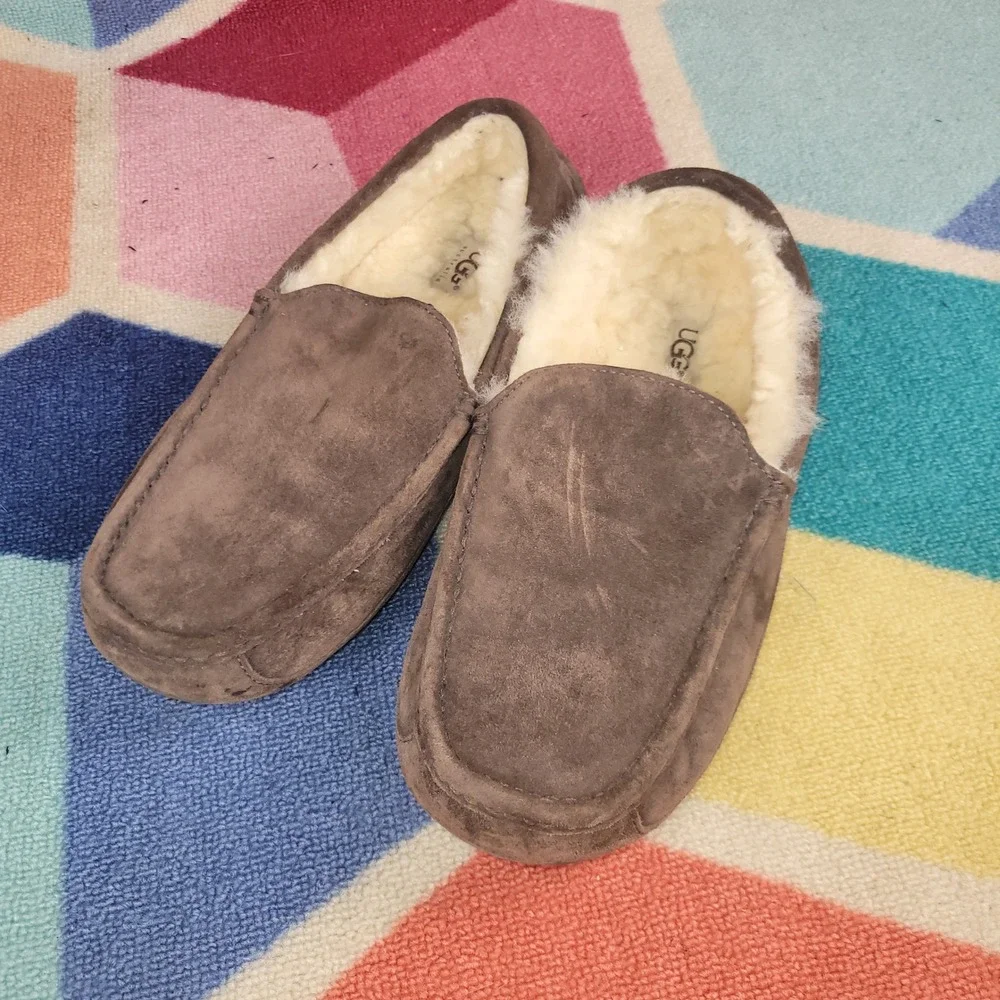 UGG Australia Ascot Suede Slippers Espresso Brown‎ Sheepskin Lined Mens 5775
